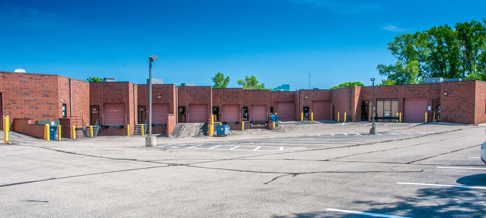 More Photos Of 4801 W 81st St, Bloomington Light Distribution For Lease