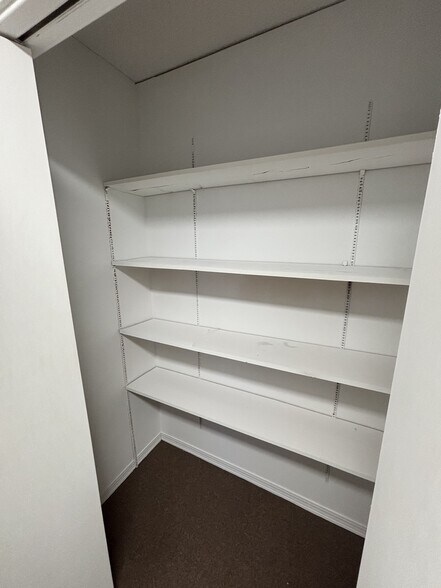 More Photos Of 101 Nightingale Ln, Gulf Breeze Office For Sale