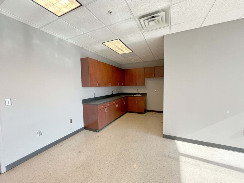 More Photos Of 2 20th St N, Birmingham Office For Lease