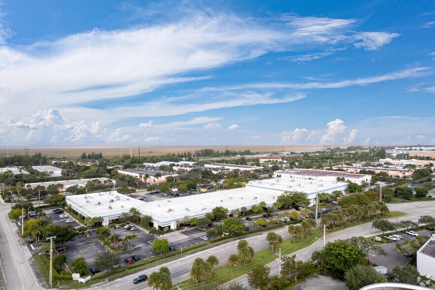 More Photos Of 5001-5035 N Hiatus Rd, Sunrise Warehouse For Lease