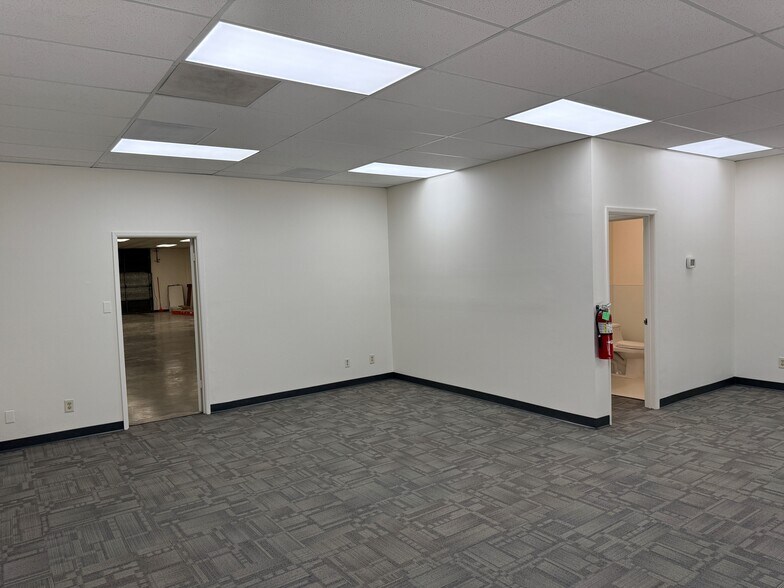 More Photos Of 3060-3098 Kenneth St, Santa Clara Manufacturing For Lease