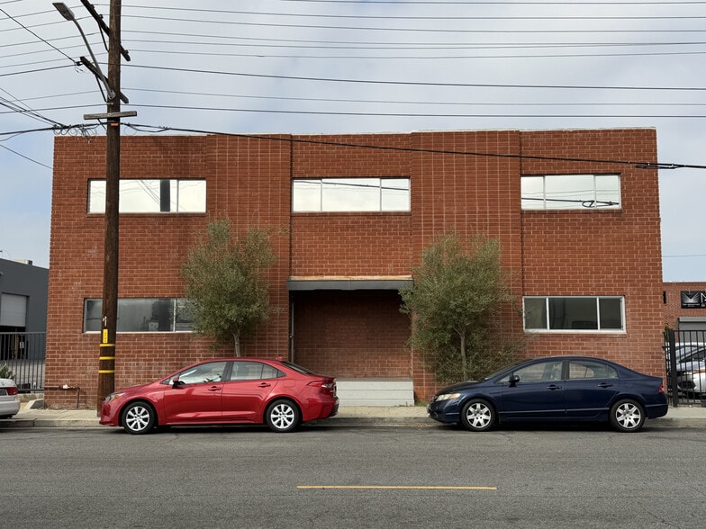More Photos Of 2521 Ontario St, Burbank Warehouse For Lease