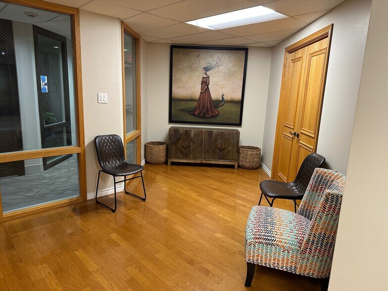 More Photos Of 8330-8350 Meadow Rd, Dallas Office For Sale