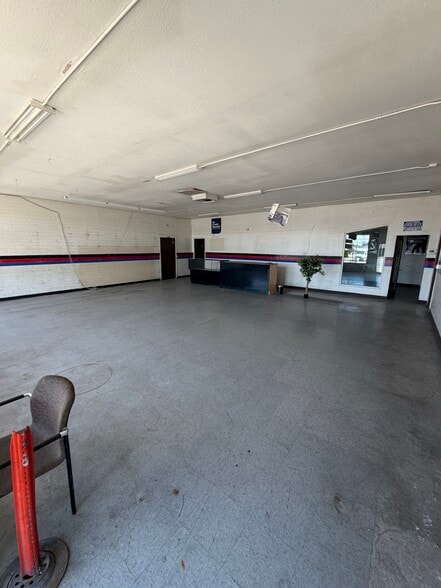 More Photos Of 4318 W Glendale Ave, Glendale Auto Repair For Lease