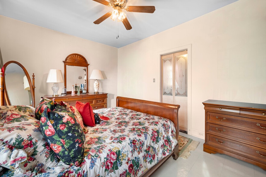 More Photos Of 3172 44th St, Astoria Multifamily For Sale