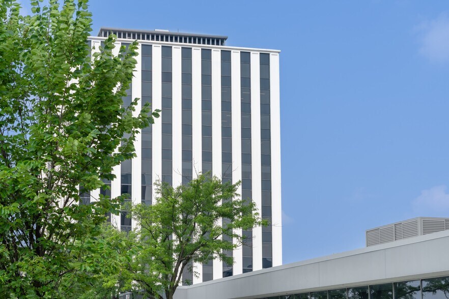 More Photos Of 1301 W 22nd St, Oak Brook Office For Lease