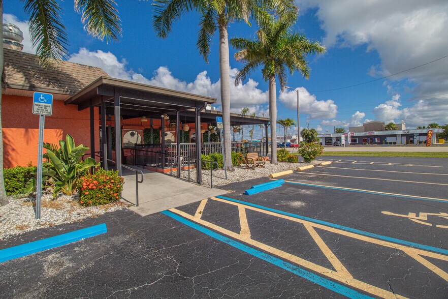 More Photos Of 4400 Hancock Bridge Pky, North Fort Myers Restaurant For Sale