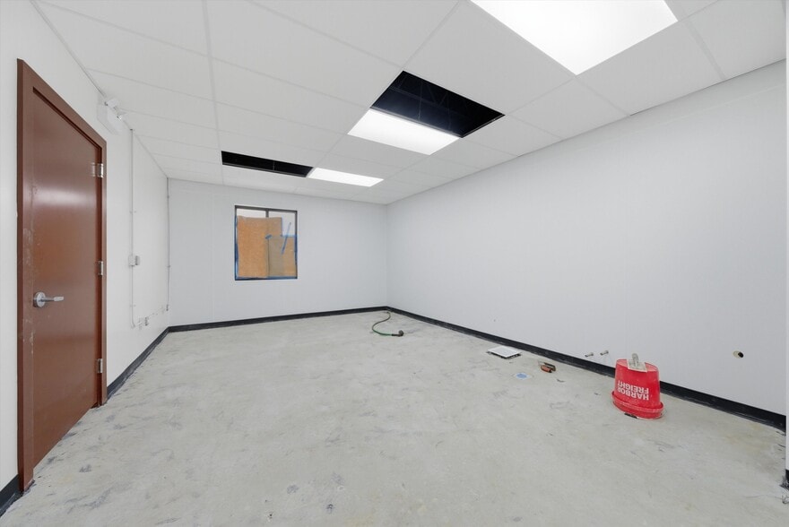 More Photos Of 2201 W Howard St, Chicago Restaurant For Lease