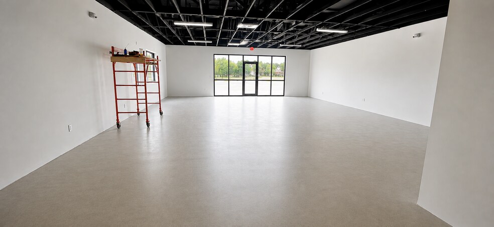 More Photos Of 1207 W 76 Country Blvd, Branson General Retail For Lease