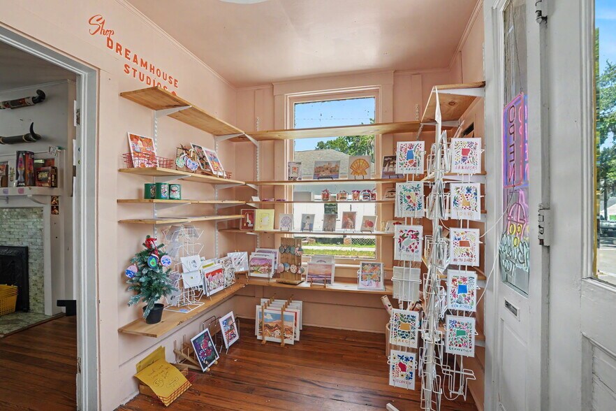 More Photos Of 17 W 41st St, Savannah Freestanding For Sale