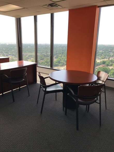More Photos Of 1900 NW Expressway, Oklahoma City Office For Lease
