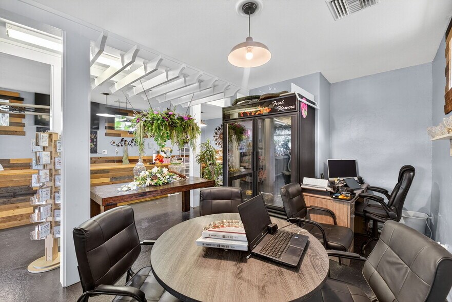 More Photos Of 237 E Plymouth Ave, Deland Freestanding For Sale