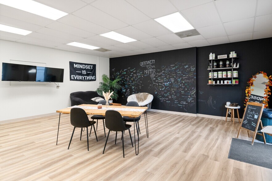 More Photos Of 316 N Main St, Lake Mills Office For Sale