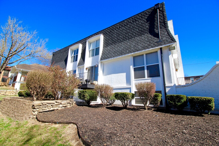 More Photos Of 4427-4433 Holly St, Kansas City Apartments For Sale