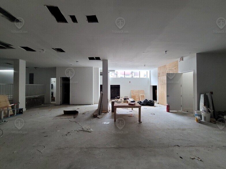 More Photos Of 320 E 204th St, Bronx General Retail For Sale