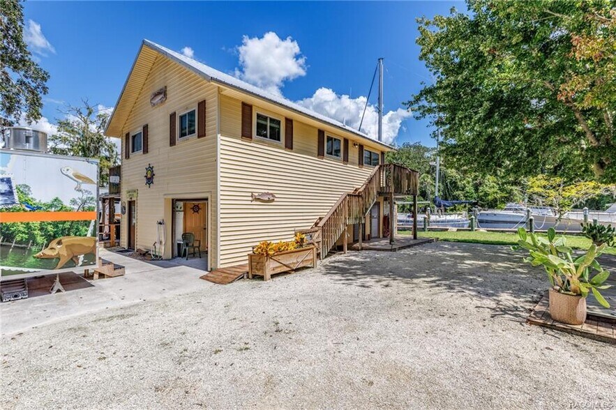 More Photos Of 6617 Riverside Dr, Yankeetown Marina For Sale