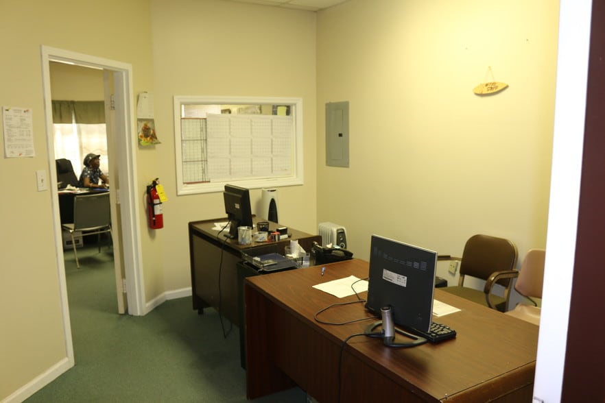 More Photos Of 808 Commerce Blvd, Riverdale Medical For Sale