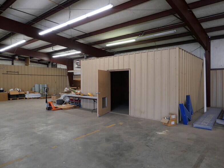 More Photos Of 1364 NE 3rd St, Oklahoma City Warehouse For Sale