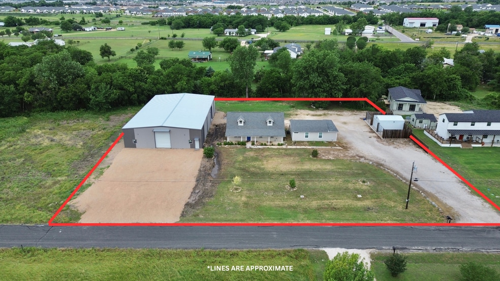 More Photos Of 300 Carmel Creekside Dr, Hutto Warehouse For Lease