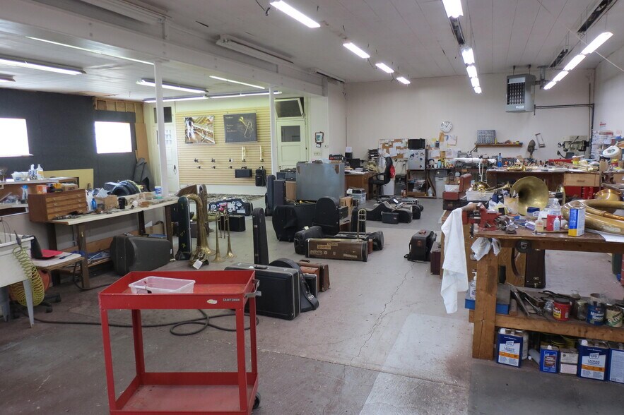 More Photos Of 27 S Charlotte St, Manheim Freestanding For Sale