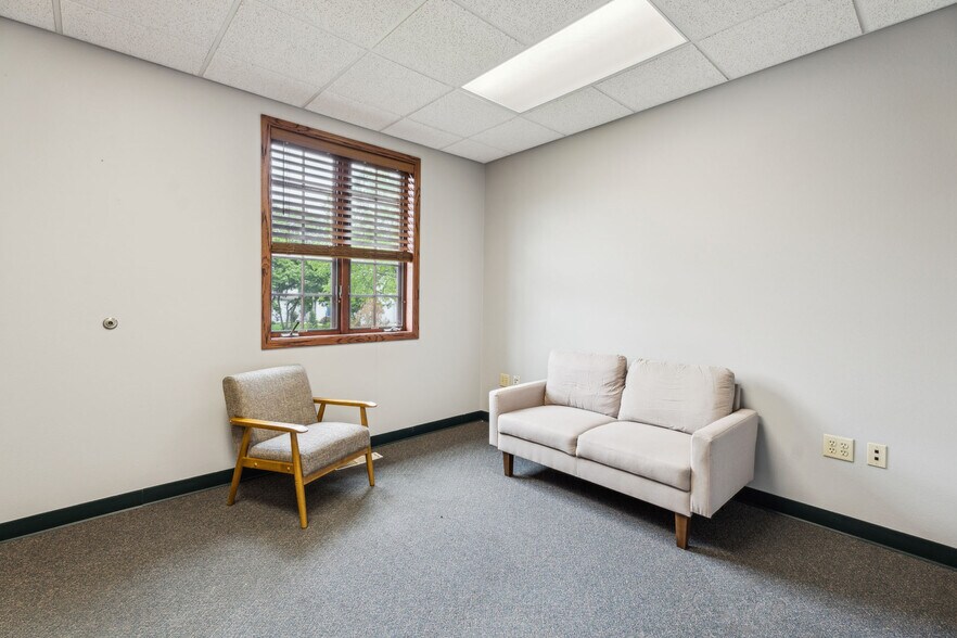 More Photos Of 952 S Park Ave, Fond Du Lac Medical For Sale