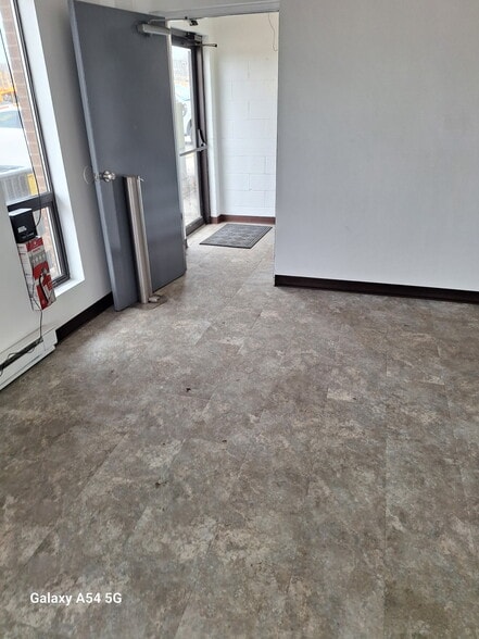 More Photos Of 5211 Oster Rd, Sheffield Village Truck Terminal For Lease