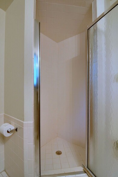 More Photos Of 42431 Mound Rd, Sterling Heights Storefront For Sale