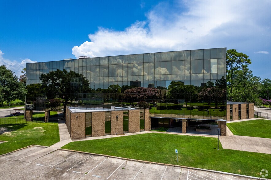 More Photos Of 16800 Imperial Valley Dr, Houston Office For Sale