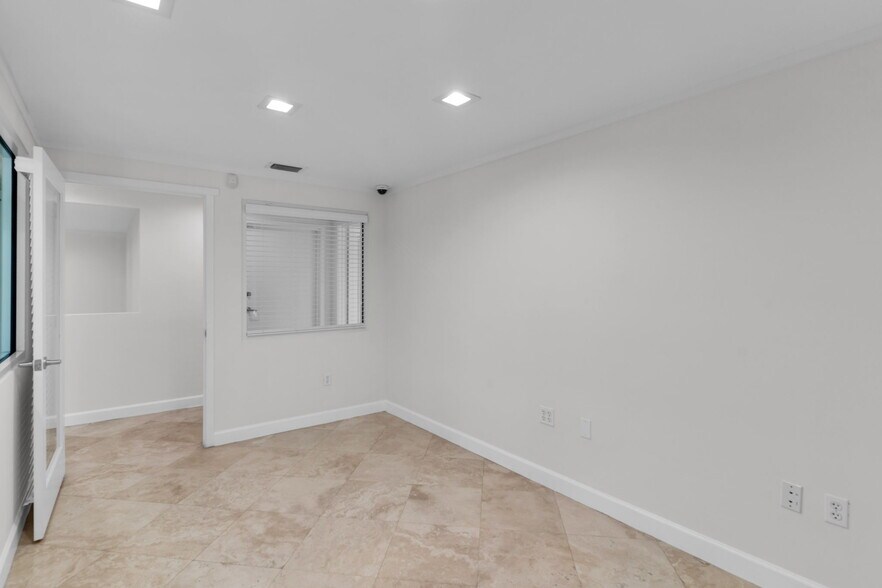 More Photos Of 8200-8358 NW 30th Ter, Doral Warehouse For Lease