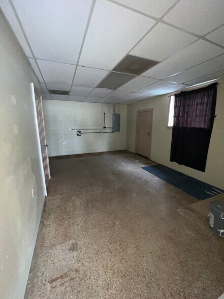 More Photos Of 7606-08 W Judge Perez dr, Arabi Flex For Lease