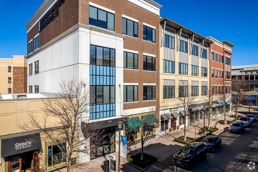 More Photos Of 11551 Ash St, Leawood Unknown For Lease