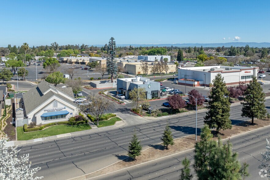 More Photos Of 635 Fairfield Dr, Merced Movie Theatre For Lease