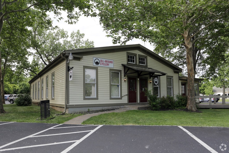 More Photos Of 46 Ravenna St, Hudson Freestanding For Lease