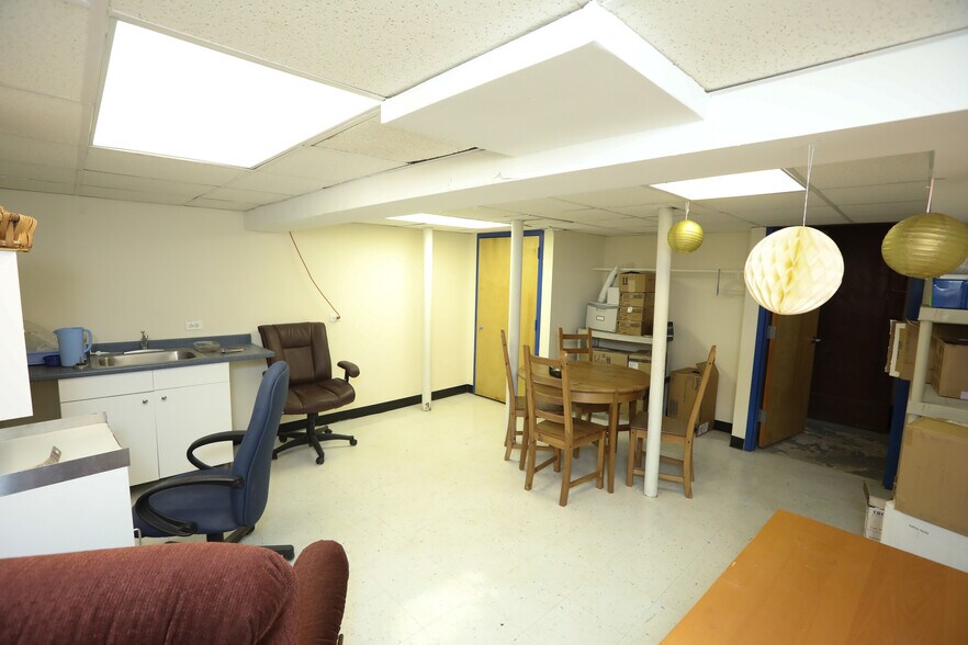 More Photos Of 211-20 Union Tpke, Oakland Gardens Storefront Retail Office For Sale