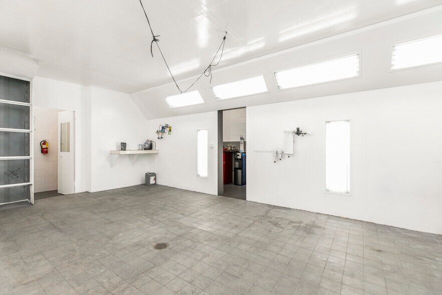 More Photos Of 10837 Burbank Blvd, North Hollywood Auto Repair For Sale