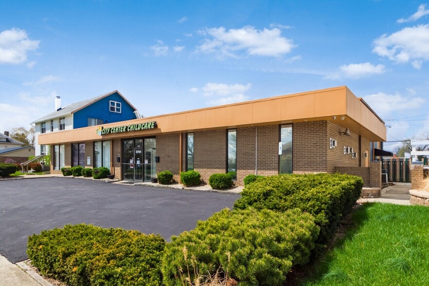 Primary Photo Of 3719 Broadway, Grove City Flex For Lease
