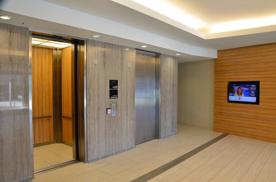 More Photos Of 15400 Knoll Trail Dr, Dallas Office For Lease