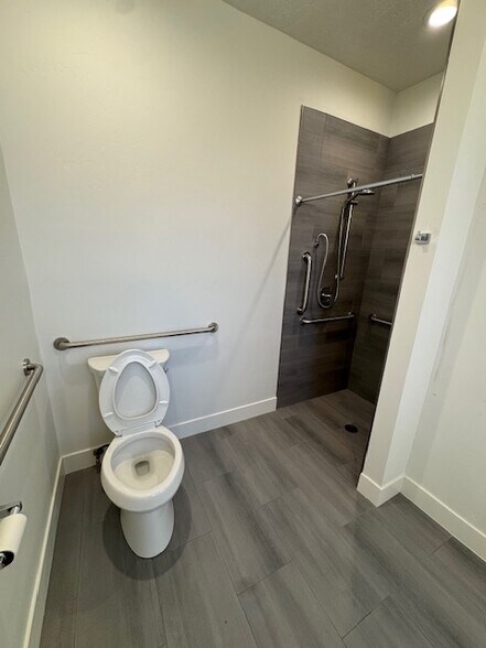 More Photos Of 4554 Forestdale Dr, Park City Light Distribution For Lease