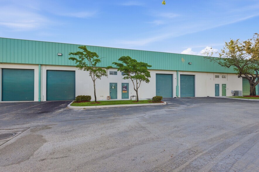 More Photos Of 731-745 Shotgun Rd, Sunrise Light Manufacturing For Sale