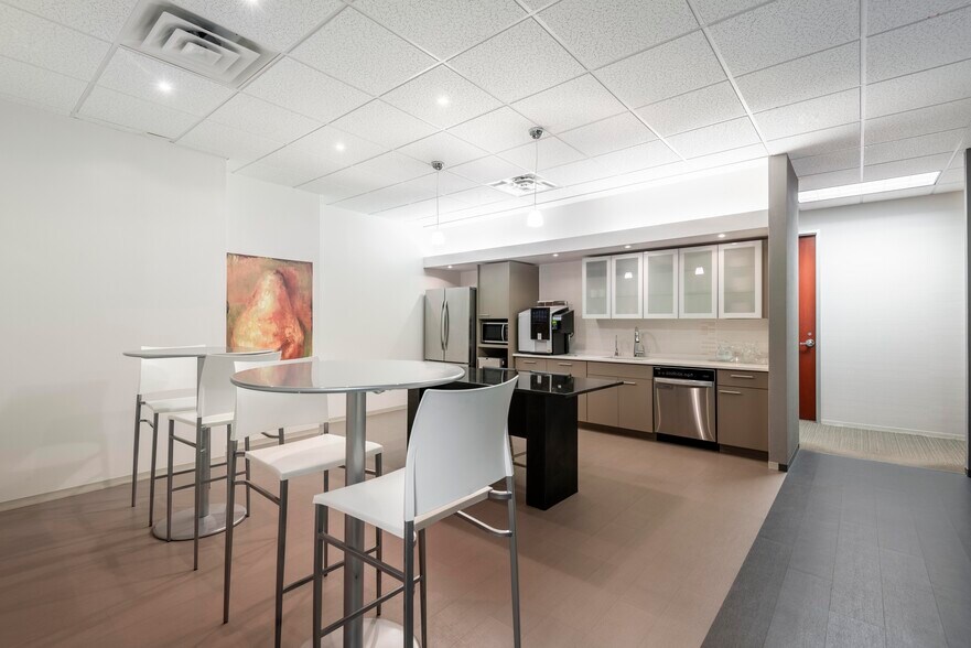 More Photos Of 3900 Westerre Pky, Richmond Coworking Space