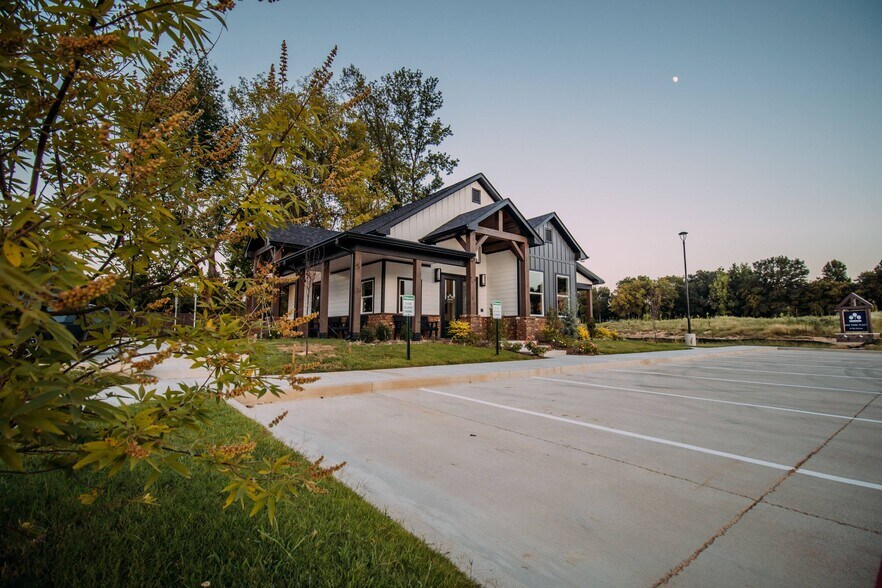 More Photos Of 167 Blue Bird Ln, Mineola Apartments For Sale