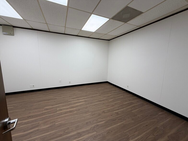 More Photos Of 1771 Upland Dr, Houston Unknown For Lease