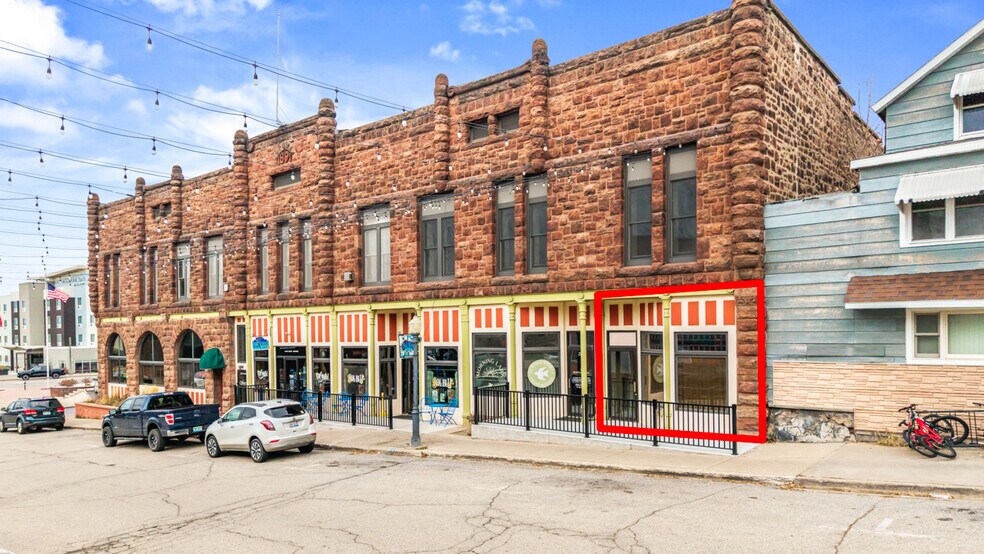 More Photos Of 206-216 E Ludington St, Iron Mountain Medical For Sale