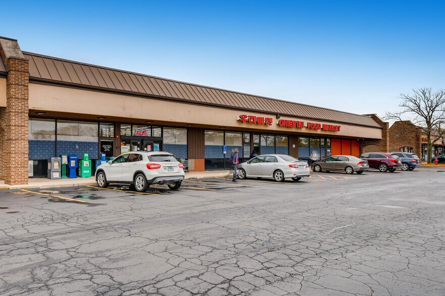 More Photos Of 1049-1093 N Salem Dr, Schaumburg Unknown For Lease