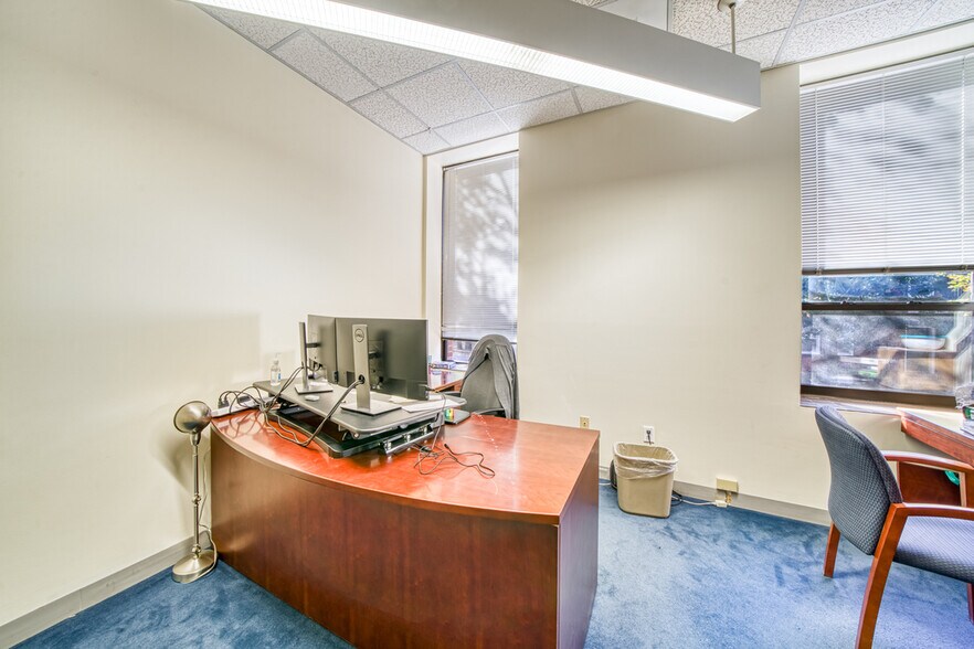 More Photos Of 99 Middle St, Manchester Office Residential For Sale