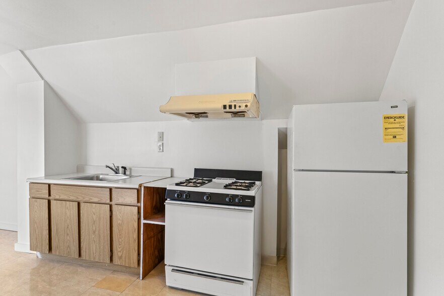 More Photos Of 811 W Grand Ave, Oakland Apartments For Sale