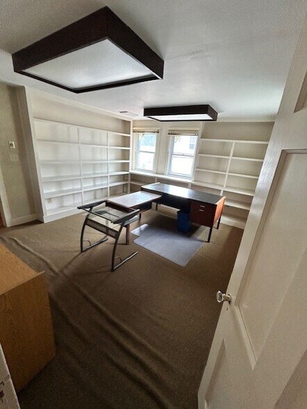 More Photos Of 519 E Genesee St, Fayetteville Office For Sale