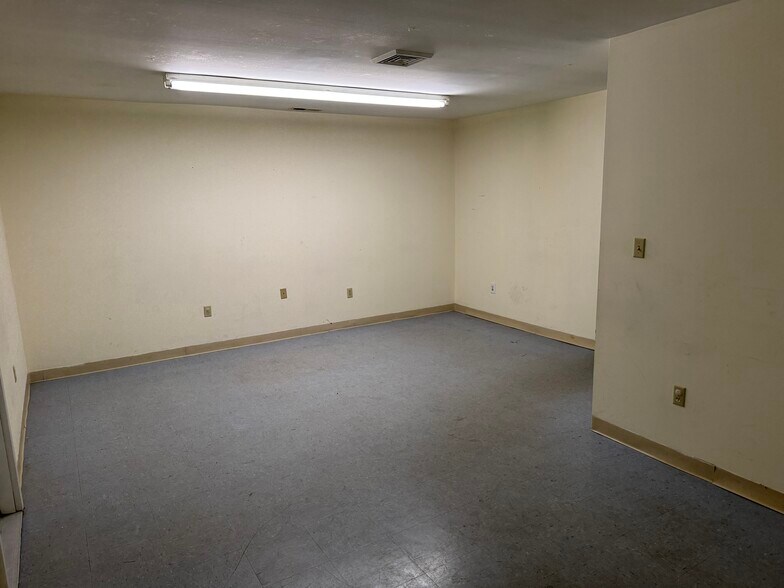More Photos Of 25367 Lankford Hwy, Onley Light Distribution For Lease