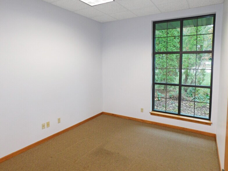 More Photos Of 3400 N Rockton Ave, Rockford Office For Lease