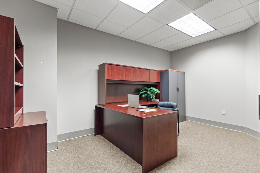 More Photos Of 215 Wynn Dr, Huntsville Office For Lease